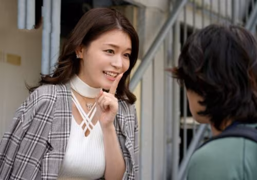 Làm người yêu chị một đêm nhé em trai !!