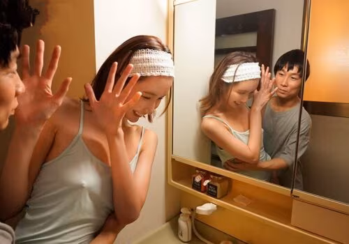 Lỡ chuyến tàu về nhà anh nhân viên ngủ nhờ nhà nữ đồng nghiệp như tình nhân